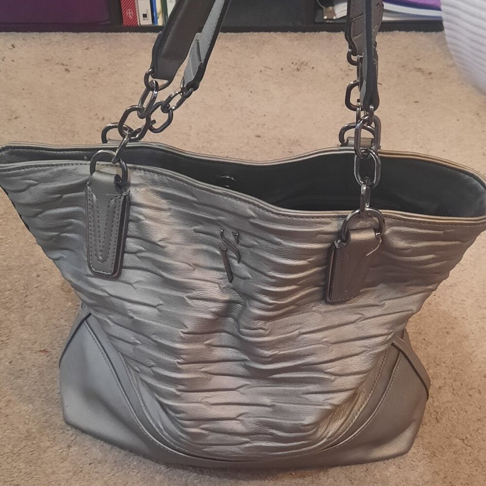 Beautiful Grey Simply Vera Wang Purse